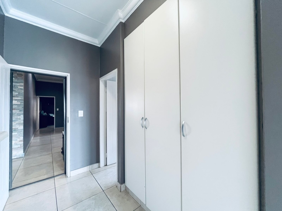 3 Bedroom Property for Sale in Safari Gardens North West